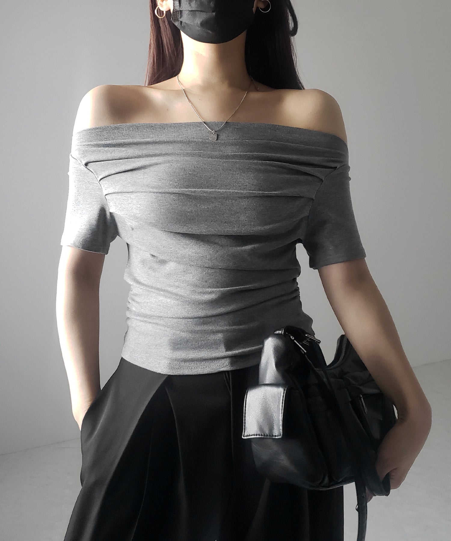 【 ３color 】半袖タックデザインドレープオフショルダートップス