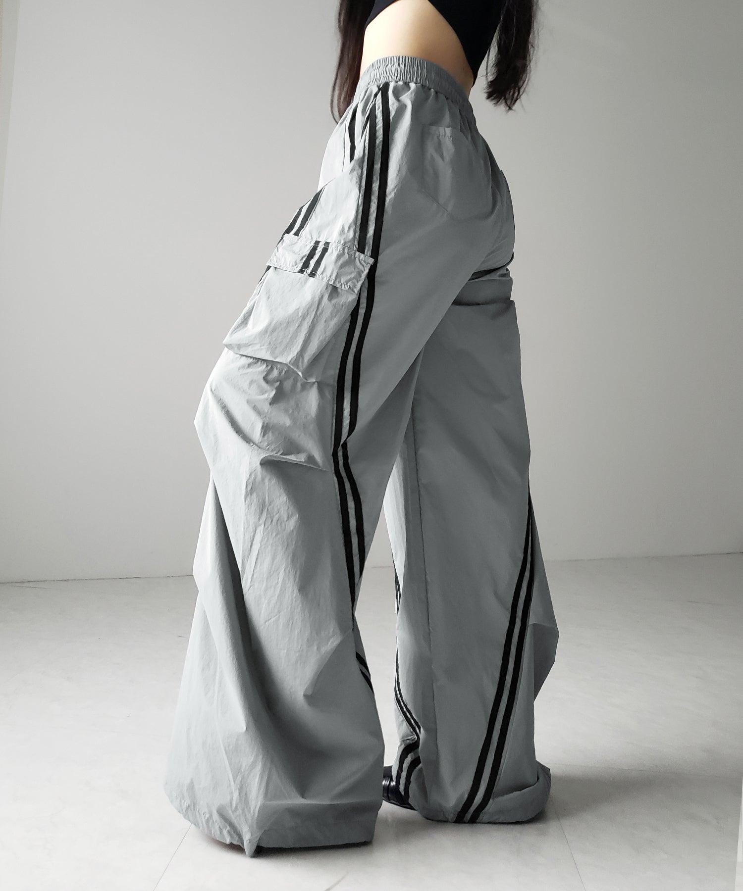 【 ３color ／裾絞り可能２WAY 】サイドラインナイロンタックカーゴワイドパンツ ／ side line nylon tuck cargo wide pants