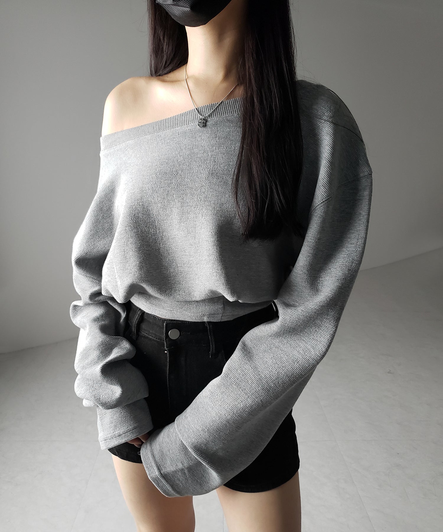 【 2color 】オフショルダーショートスウェットライクトップス ／ off shoulder short sweat like tops