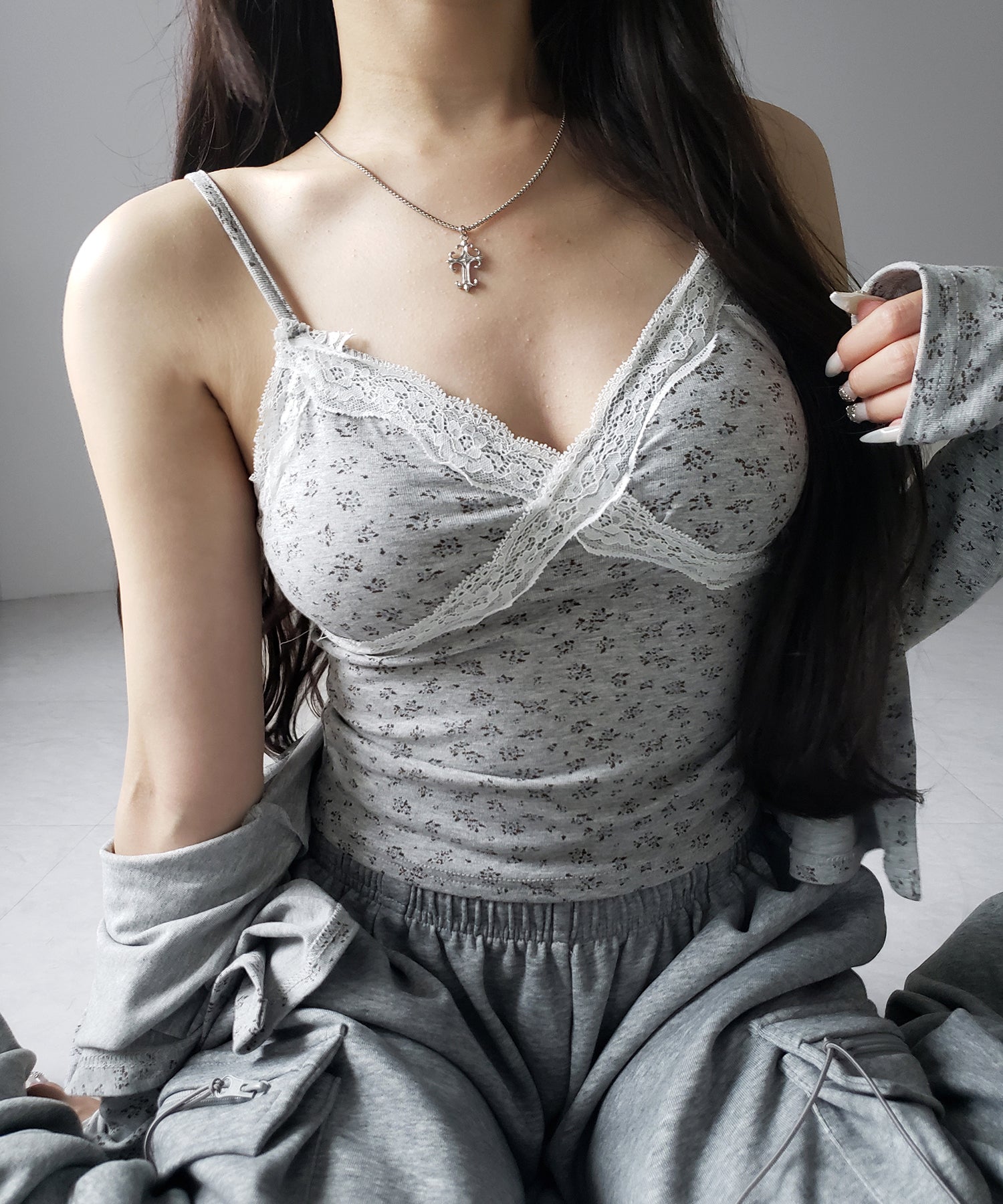 【 ２点セット 】小花柄レースキャミソール ＋ カーディガン SET ／ （ 2piece SET ）Floral lace camisole + cardigan SET