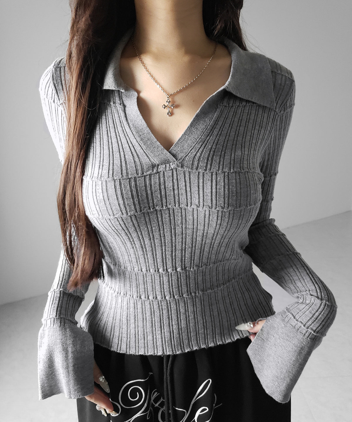 スキッパーネックスリムリブニットトップス ／ skipper neck slim rib knit tops