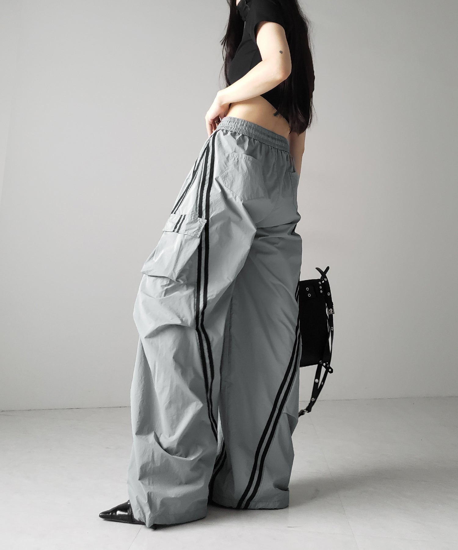 【 ３color ／裾絞り可能２WAY 】サイドラインナイロンタックカーゴワイドパンツ ／ side line nylon tuck cargo wide pants