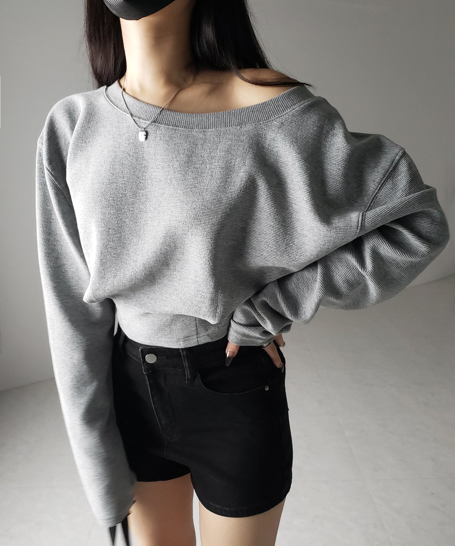 【 2color 】オフショルダーショートスウェットライクトップス ／ off shoulder short sweat like tops