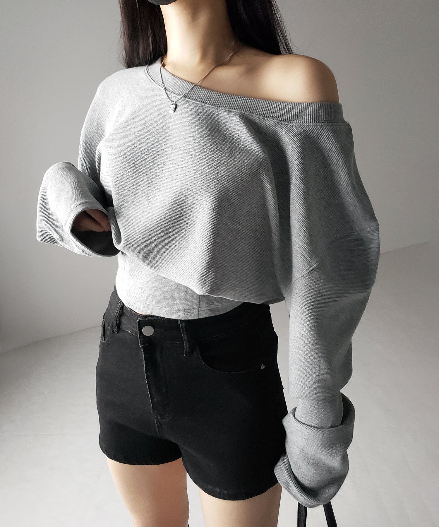 【 2color 】オフショルダーショートスウェットライクトップス ／ off shoulder short sweat like tops