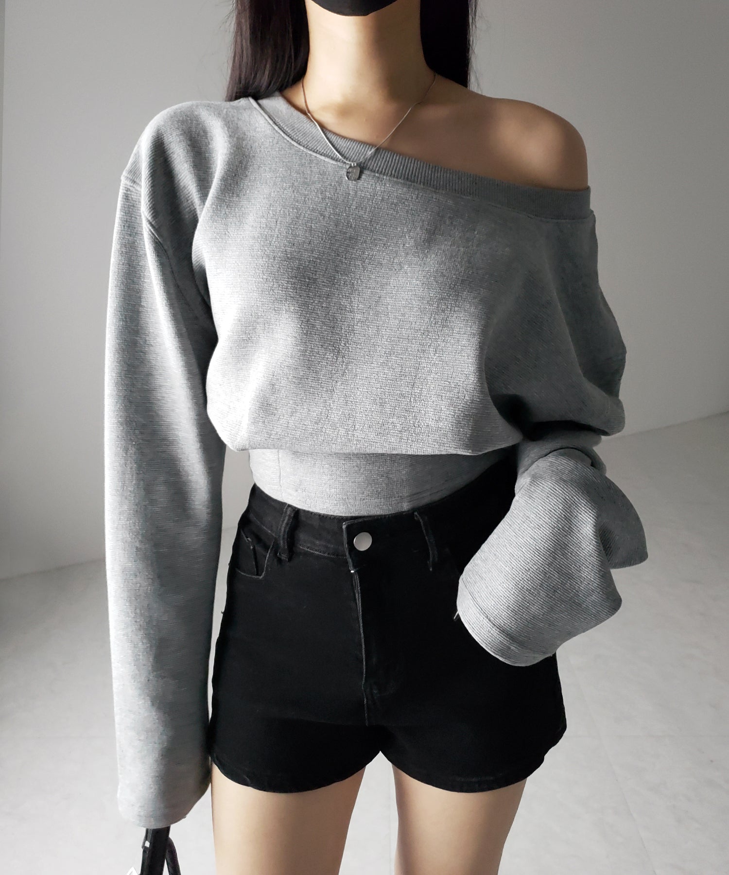【 2color 】オフショルダーショートスウェットライクトップス ／ off shoulder short sweat like tops