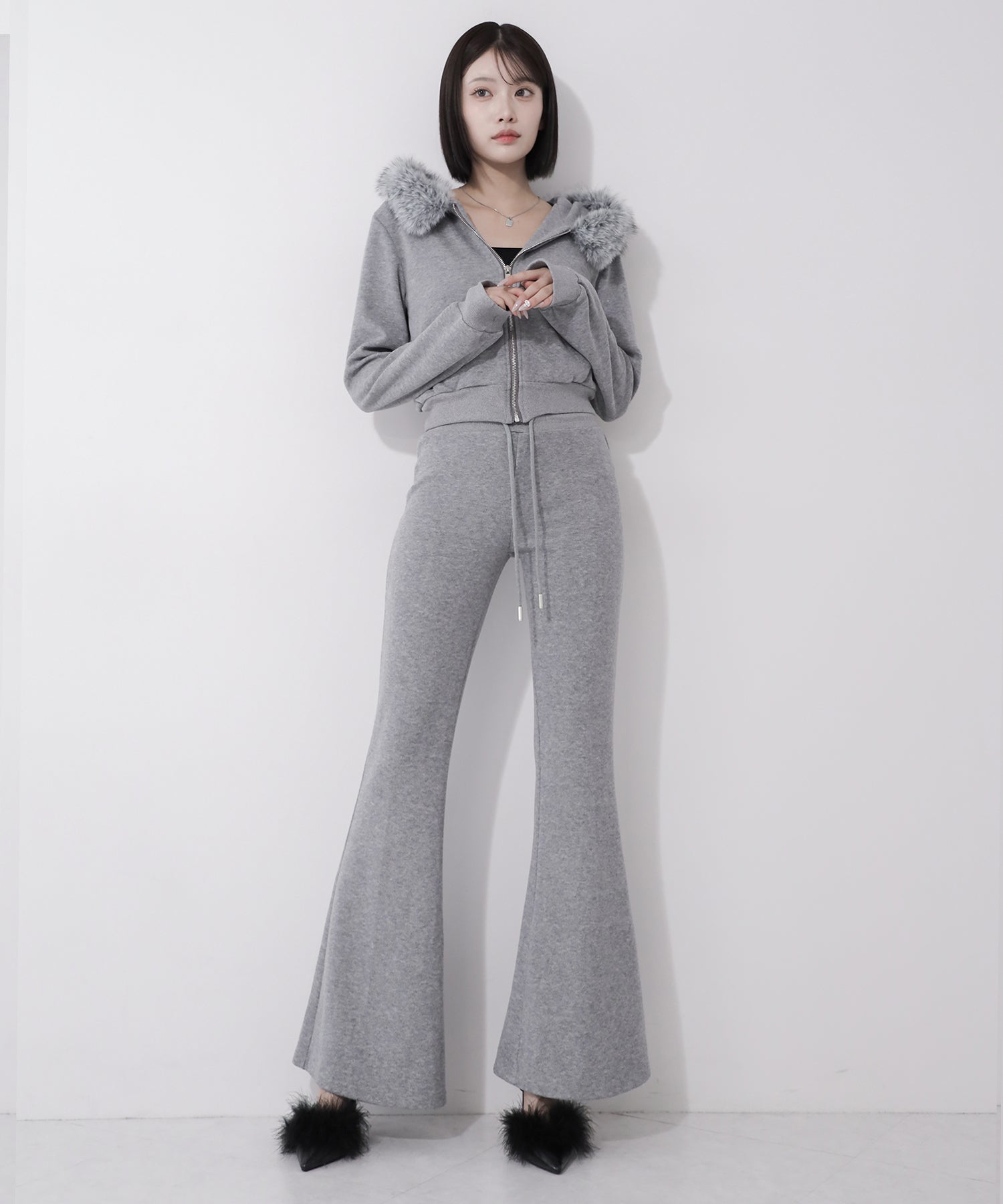 【 セットアップ 】ファーフードショートパーカー＆スウェットフレアパンツ ／ Fur short hoodie ＆ sweat flare pants SETUP