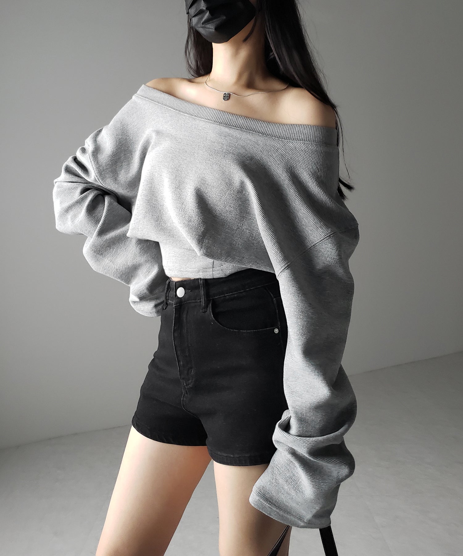 【 2color 】オフショルダーショートスウェットライクトップス ／ off shoulder short sweat like tops