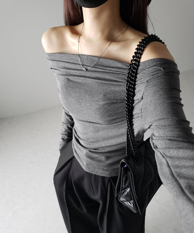 【 ３color 】タックデザインドレープオフショルダートップス