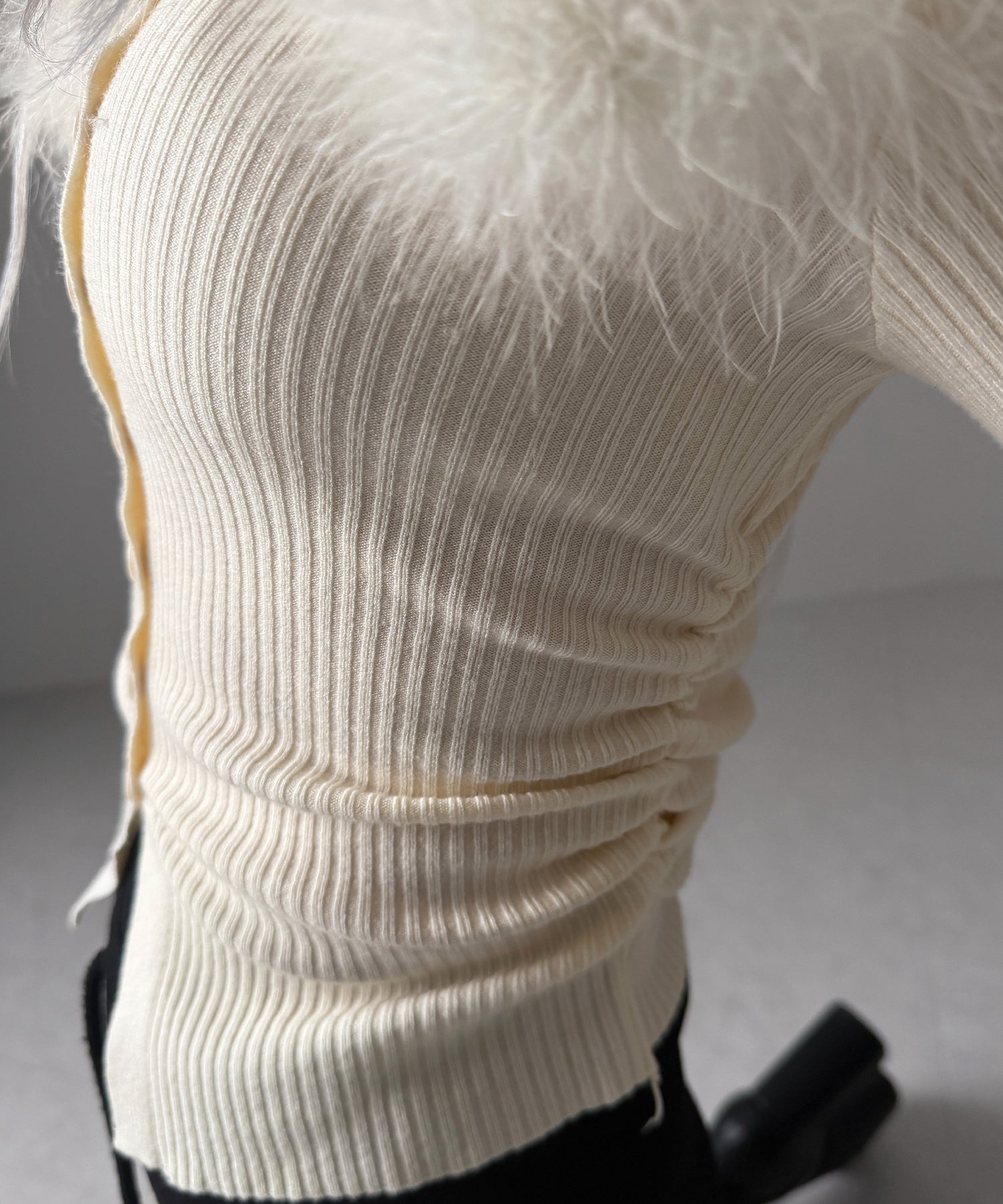 フェザーファー襟オフショルリブニットトップス ／feather fur collar off shoulder rib knit tops