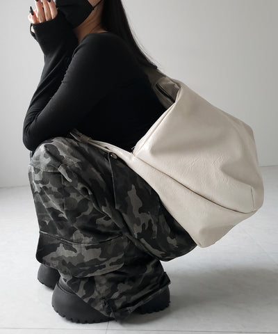【 ２WAY ／ A4収納可 】ハトメデザインベルテッドワンハンドルショルダーバッグ ／ Eyelet design belted onehandle shoulder bag