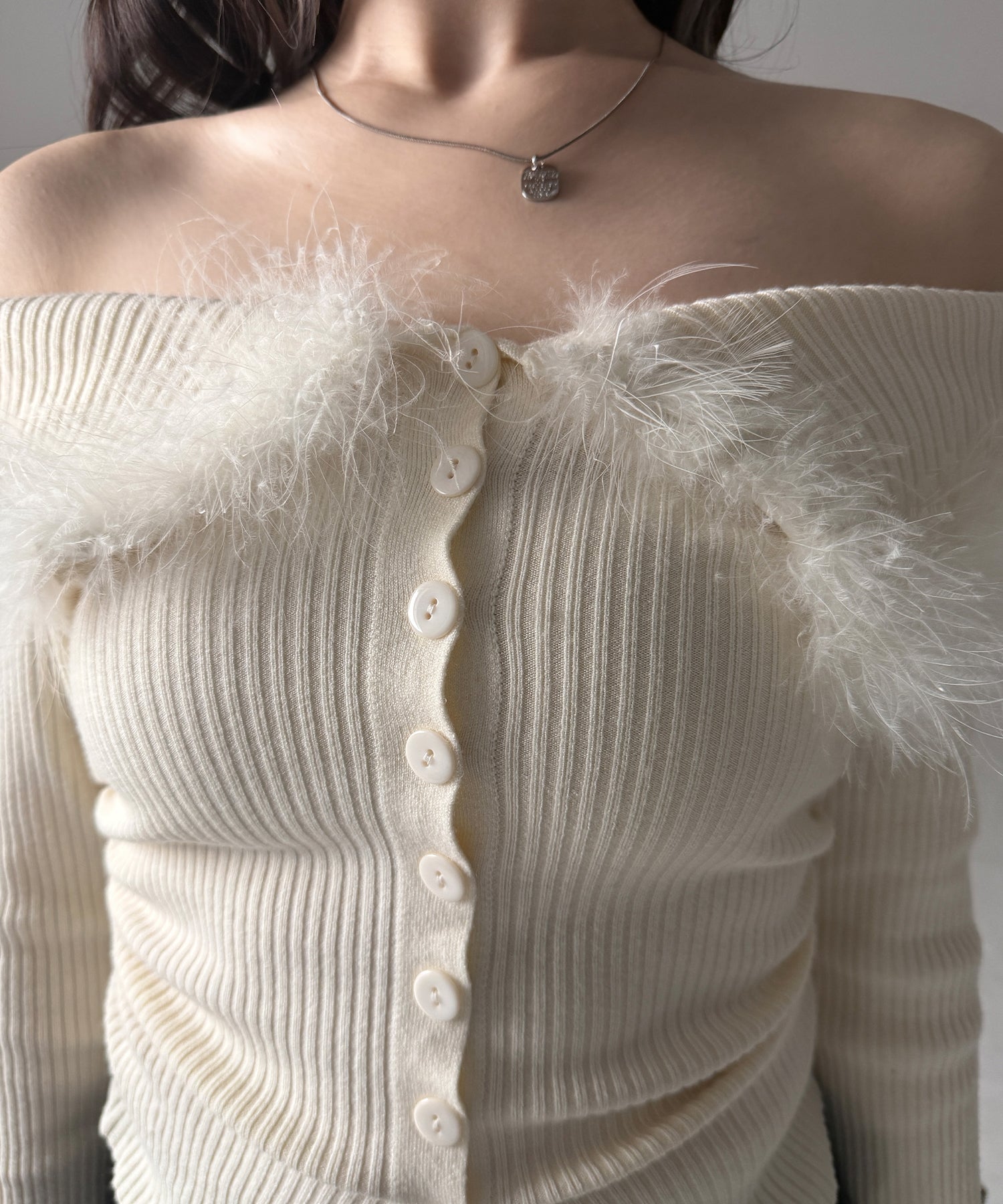 フェザーファー襟オフショルリブニットトップス ／feather fur collar off shoulder rib knit tops