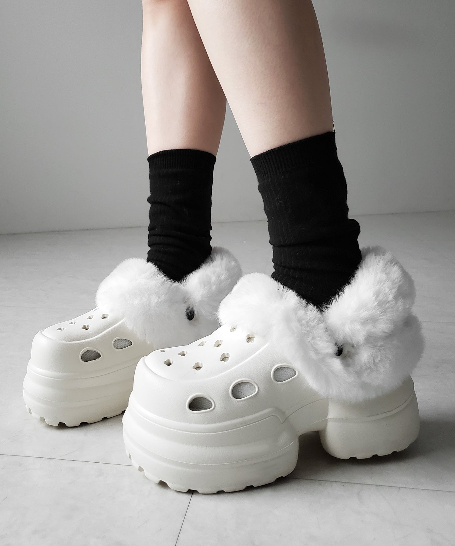 フェイクファー厚底クロッグサンダル ／ Fake fur platform clog sandals