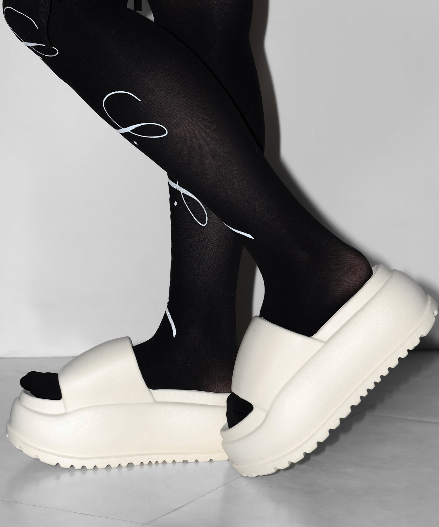厚底ボリュームソールパフィースライドサンダル／platform volume sole puffy slide sandals