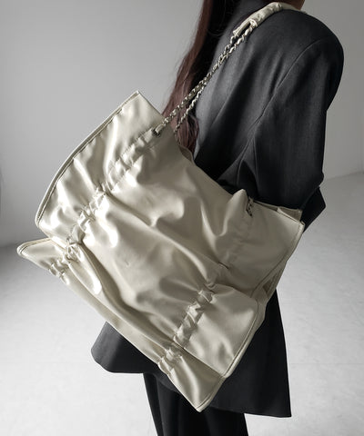 【 ３color ／ A4収納可 】ダブルシャーリングフェイクレザースクエアチェーンバッグ ／ double shirring fake leather square chain bag