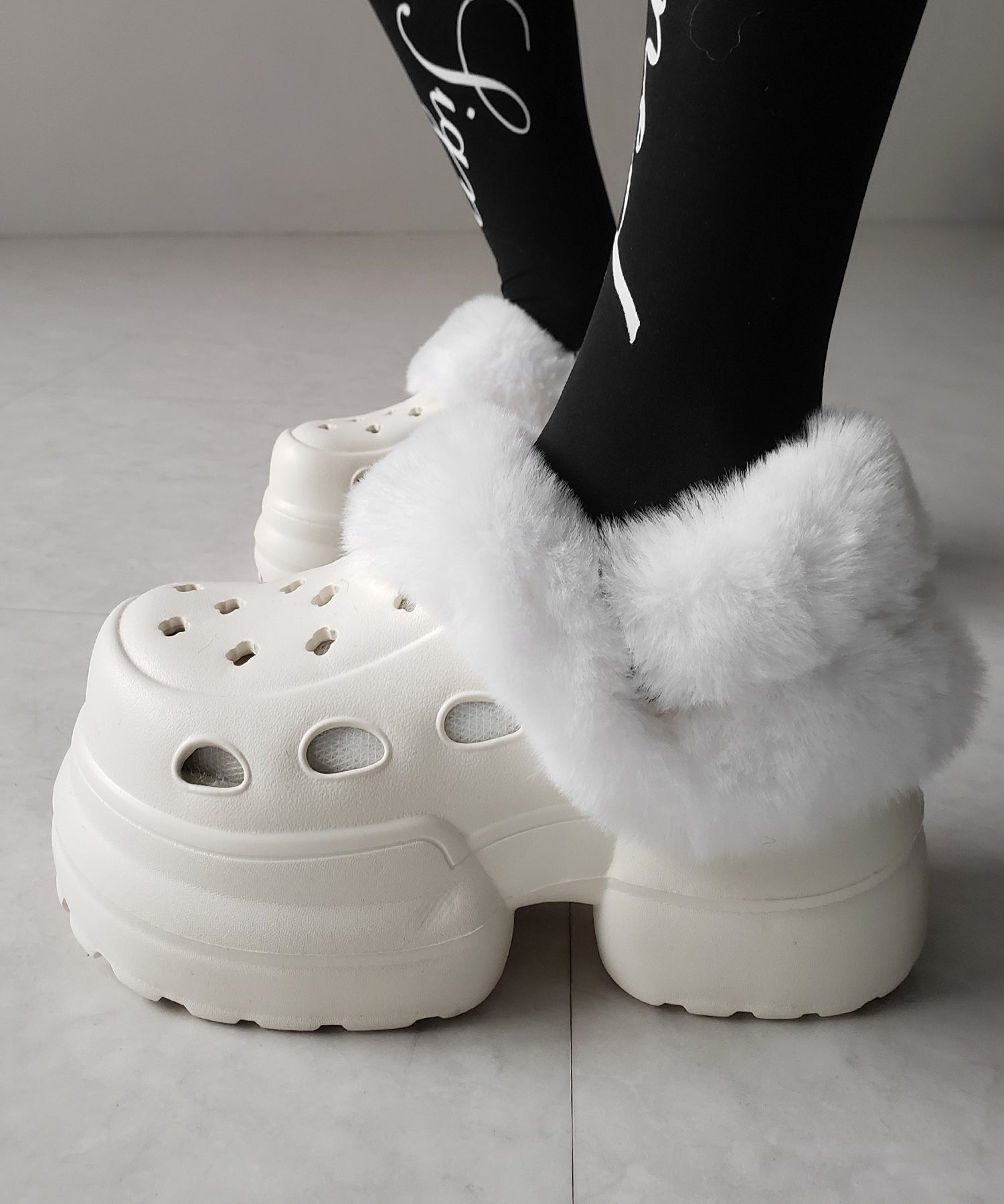 フェイクファー厚底クロッグサンダル ／ Fake fur platform clog sandals