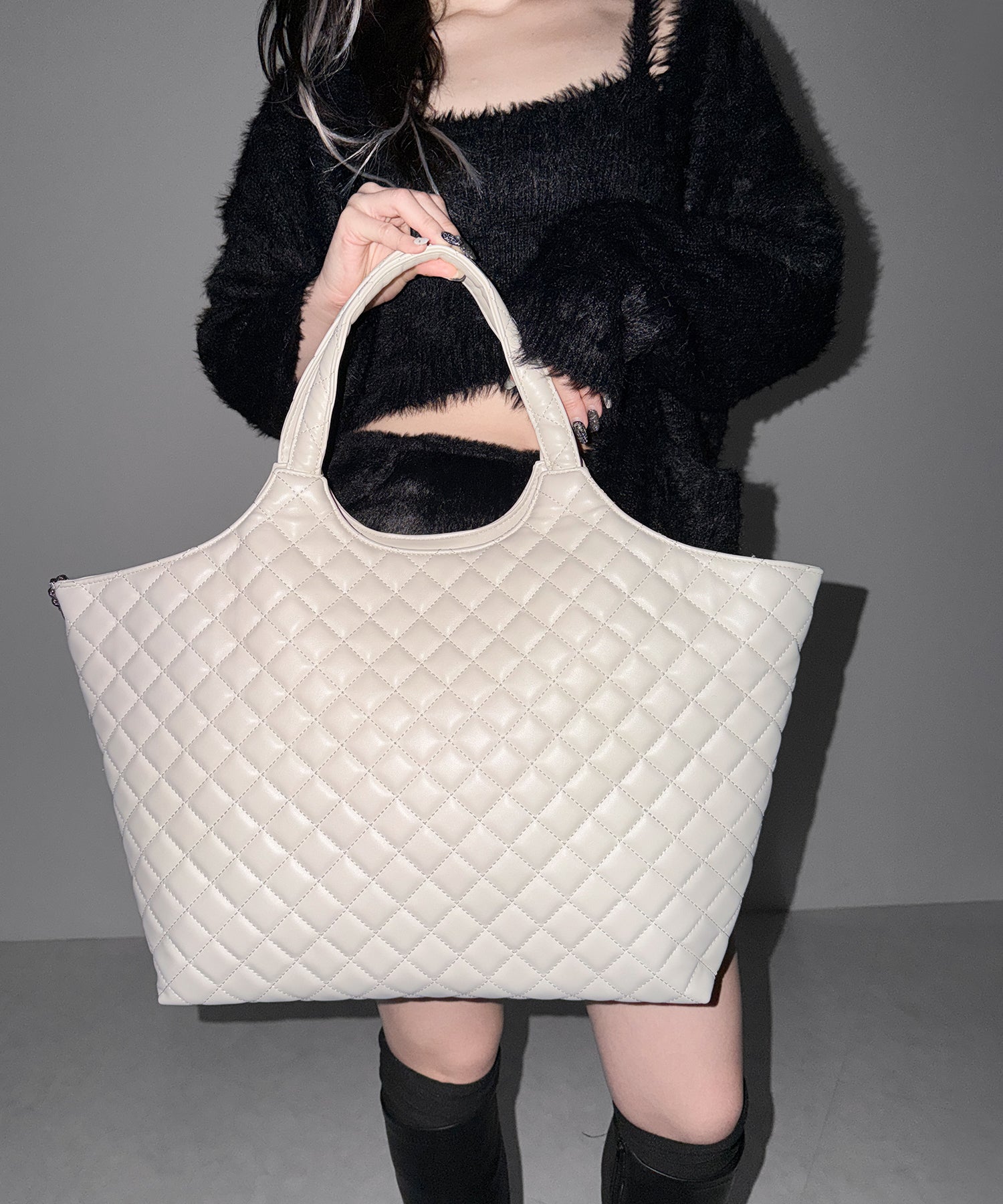 【 A4収納可 】フェイクレザーキルティングトートバッグ ／ fake leather quilted tote bag