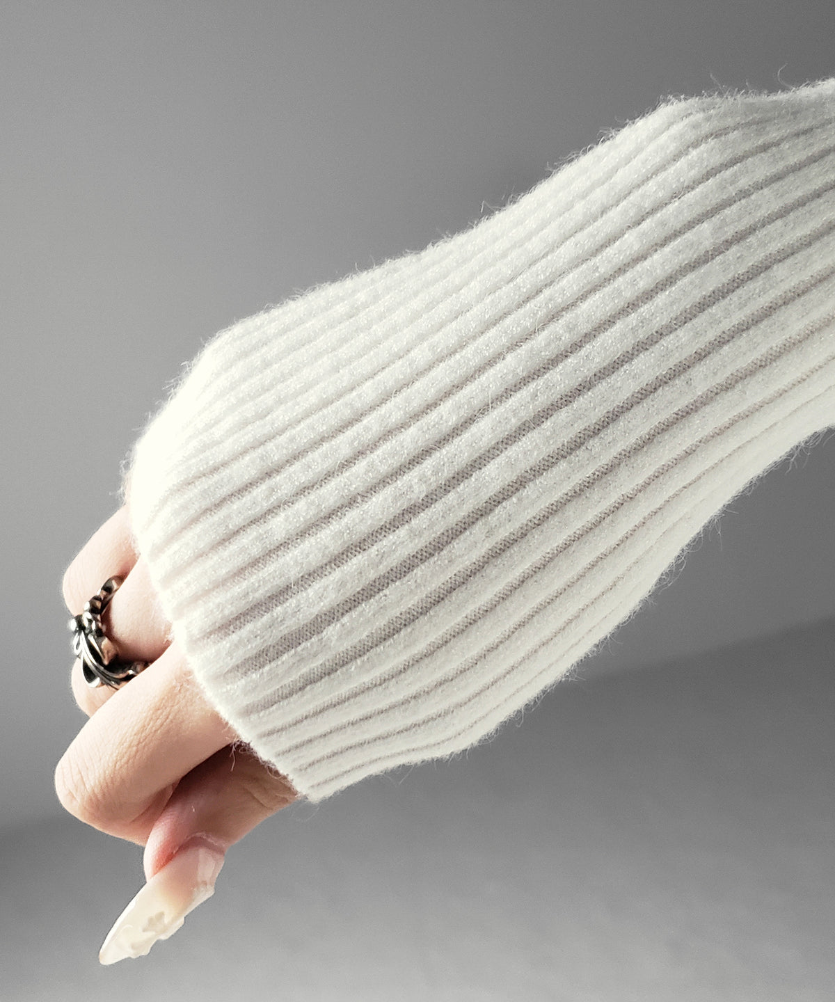 フロントボタンヘンリーネックスリムリブニット ／ Front button henley neck slim rib knit