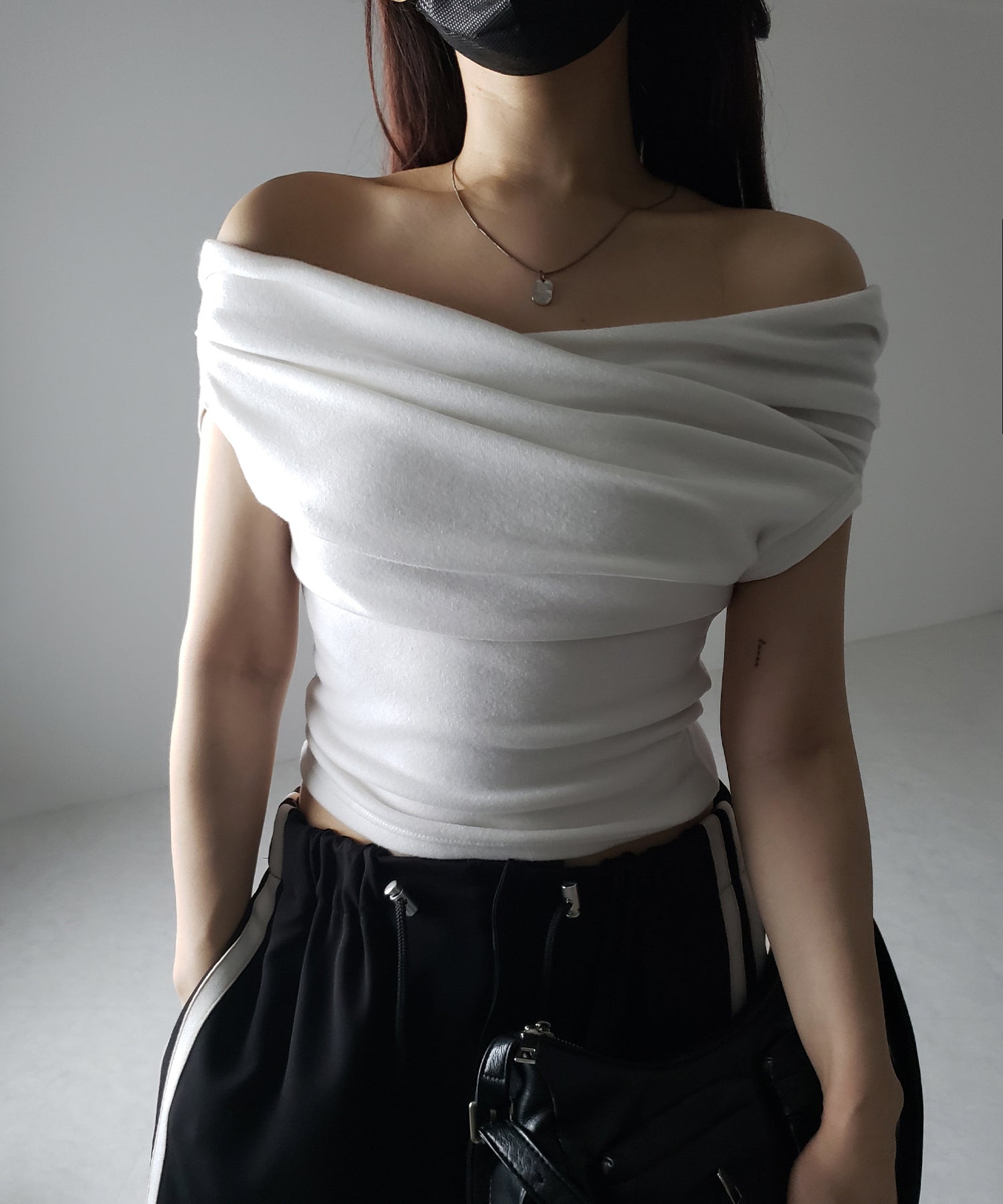 【 ２color 】オフショルギャザーノースリーブトップス ／ off shoulder gather nosleeve tops