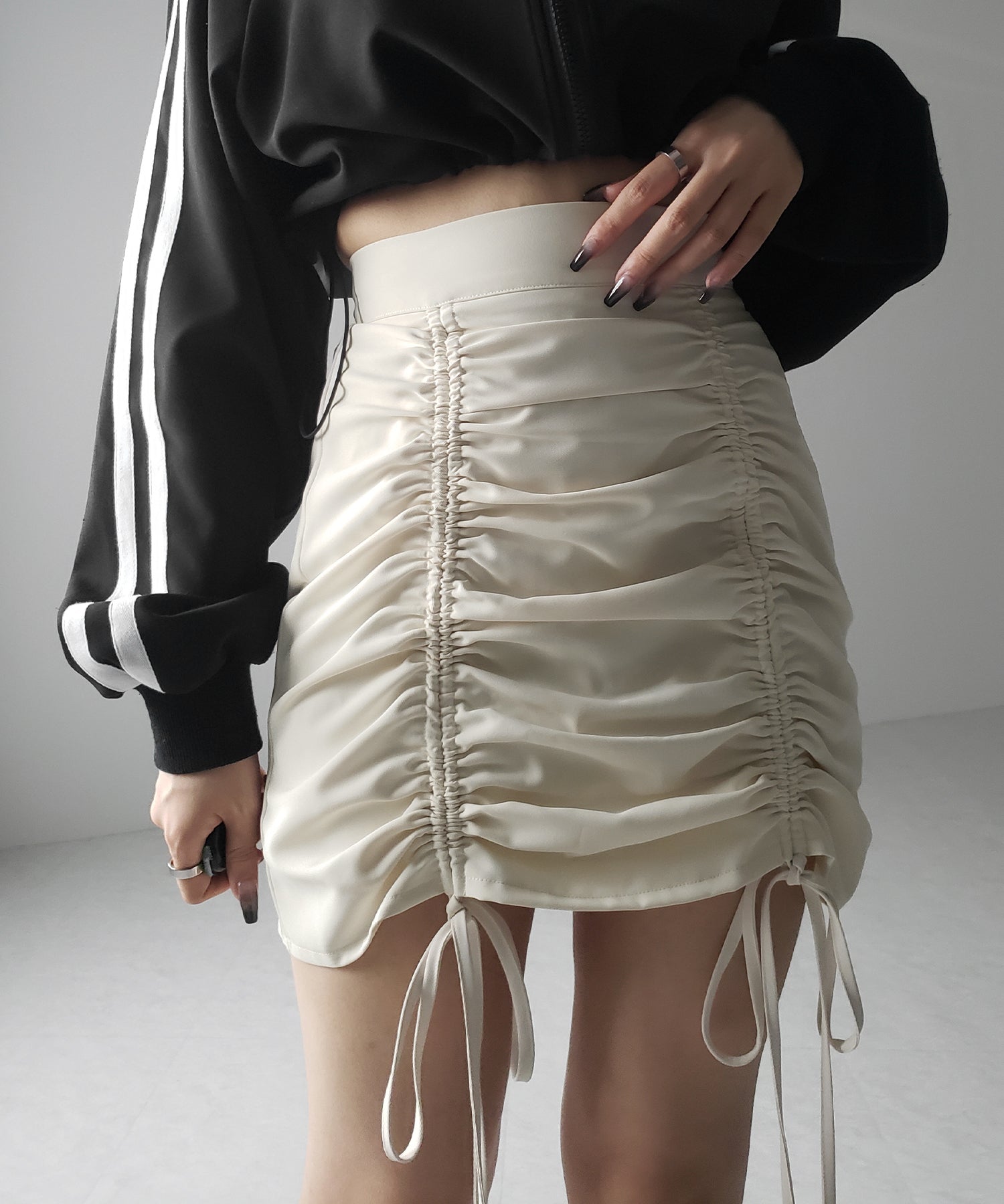【 インパン裏地付 ／ セルフカット調節可能 】 ストラップダブルリボンシャーリングミニスカート ／ strap double ribbon shirring mini skirt