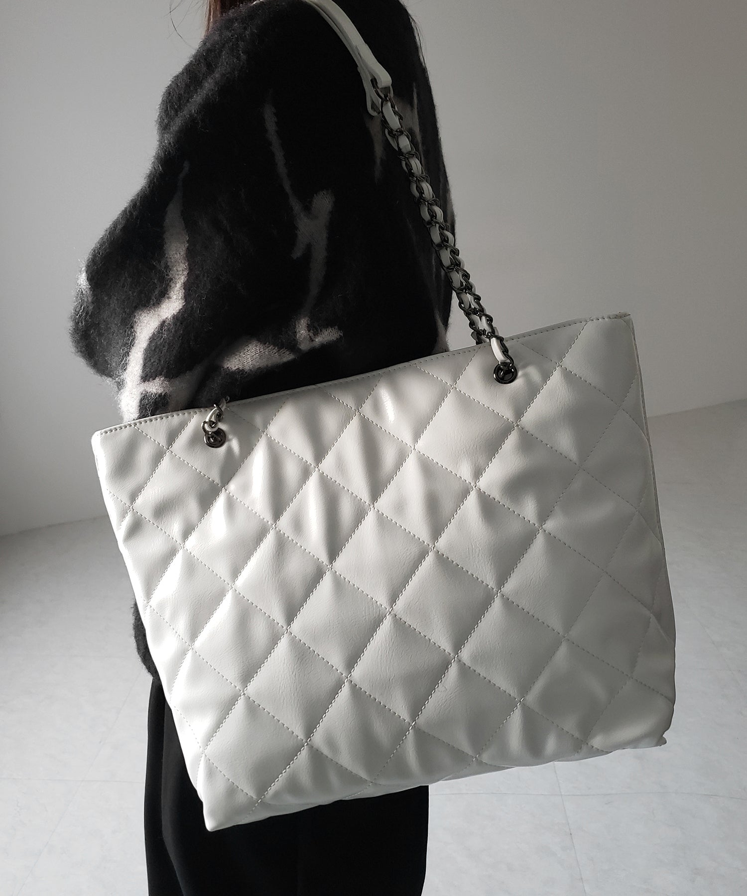 【 ３color ／ A4収納可 】キルティングチェーンスクエアトートショルダーバッグ ／ quilting chain square tote shoulder bag