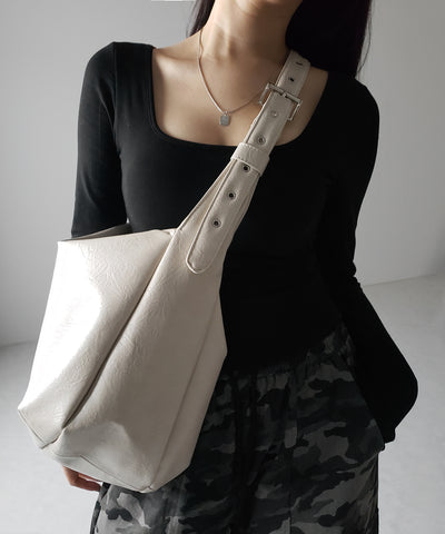 【 ２WAY ／ A4収納可 】ハトメデザインベルテッドワンハンドルショルダーバッグ ／ Eyelet design belted onehandle shoulder bag