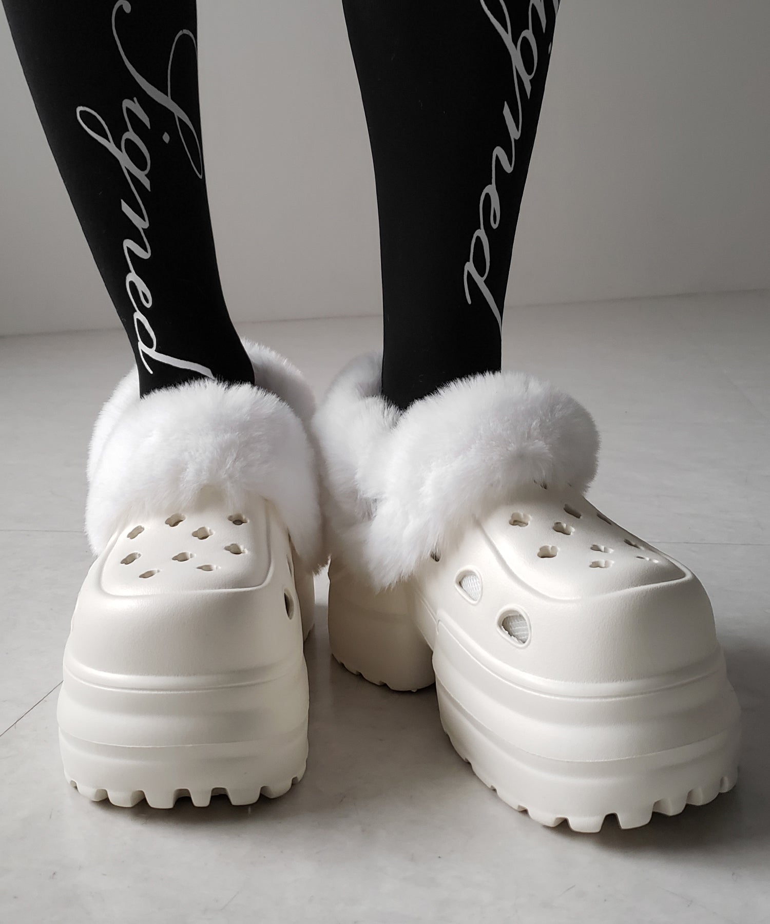 フェイクファー厚底クロッグサンダル ／ Fake fur platform clog sandals