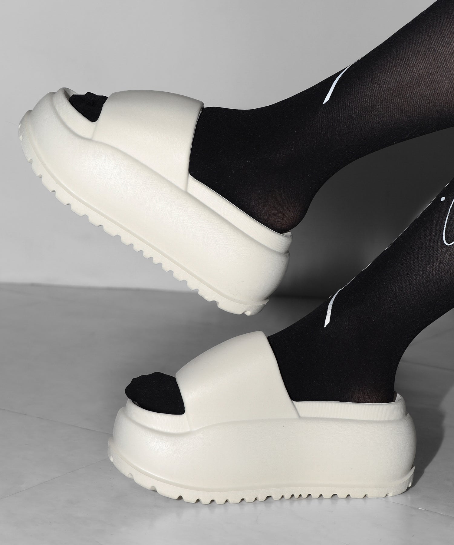 厚底ボリュームソールパフィースライドサンダル／platform volume sole puffy slide sandals