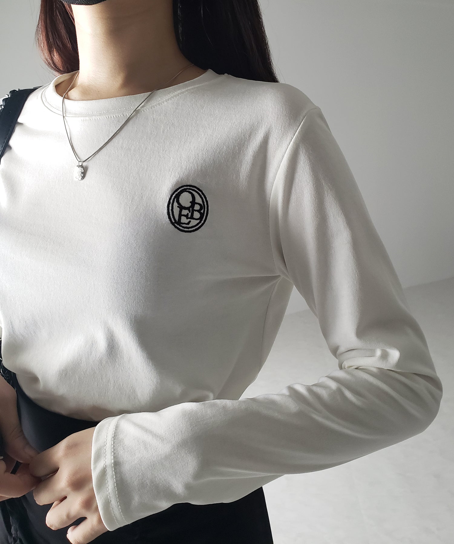 OBE刺繍 ミニロゴ長袖Ｔシャツ【 韓国製 】