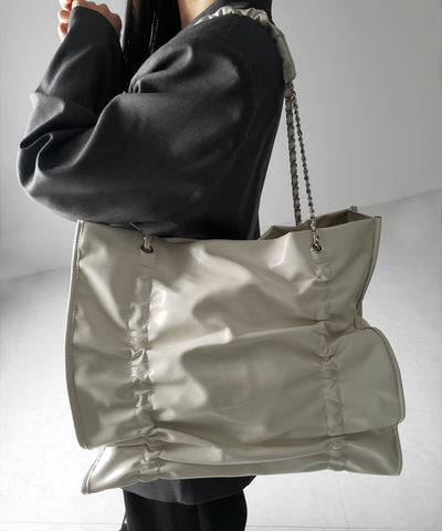 【 ３color ／ A4収納可 】ダブルシャーリングフェイクレザースクエアチェーンバッグ ／ double shirring fake leather square chain bag