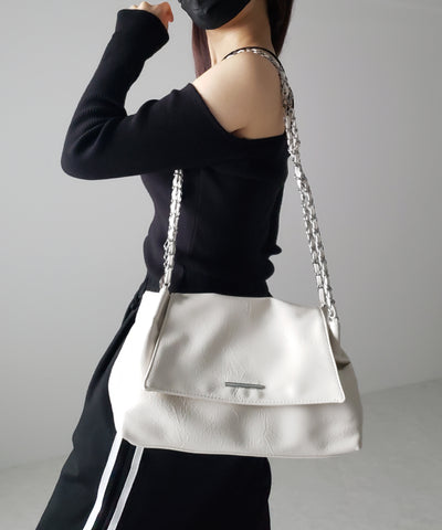 【 ３color 】チェーンフェイクレザーフラップショルダーバッグ ／ chain fake leather flap shoulder bag