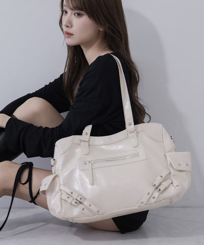 【 ショルダーストラップ付き２WAY 】ベルトデザインスタッズポケットヴィンテージショルダーバッグ ／ ( ２WAY ) belt design studs pocket vintage shoulder bag