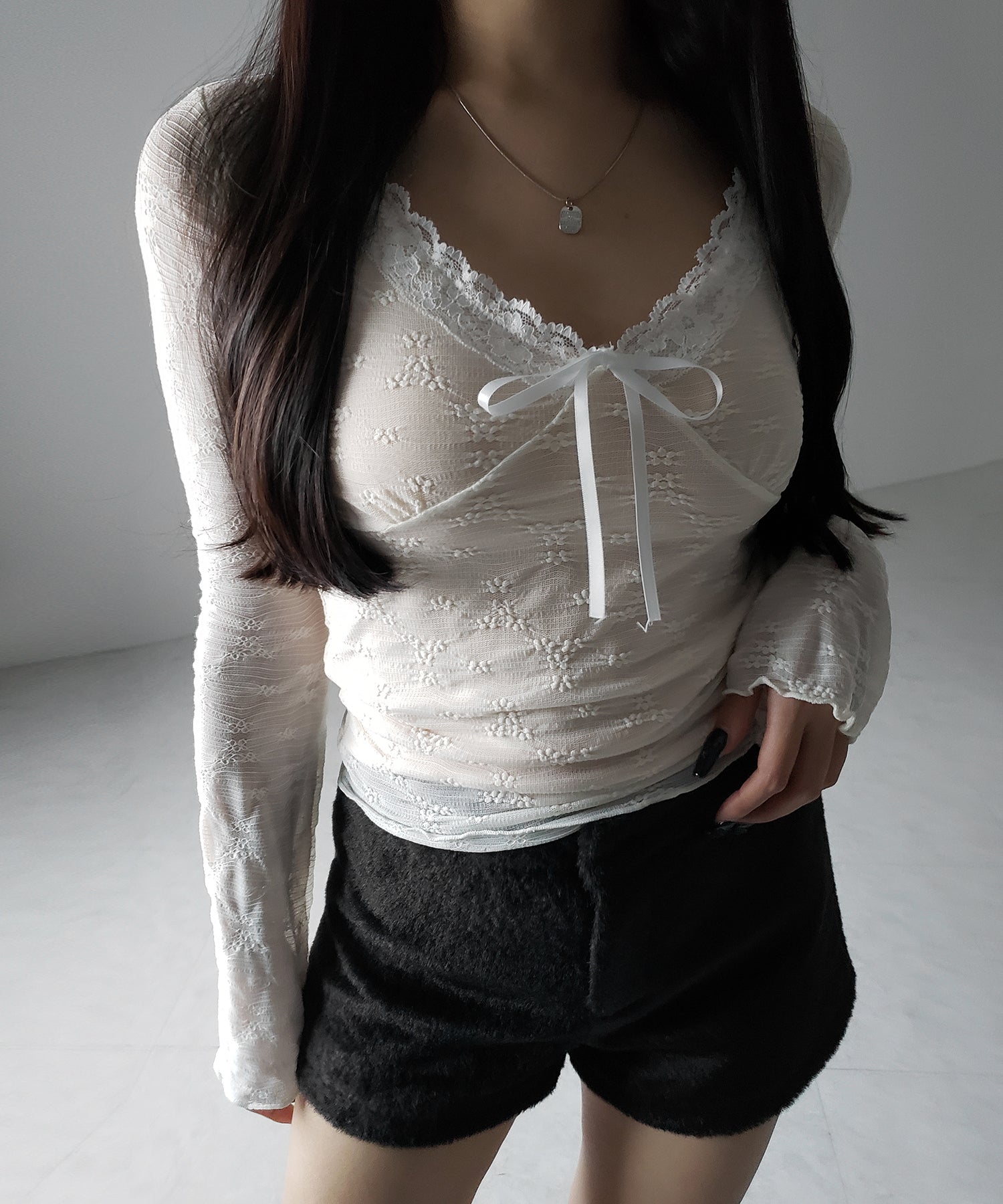フロントリボンレイヤードレーストップス ／ front ribbon layered lace tops