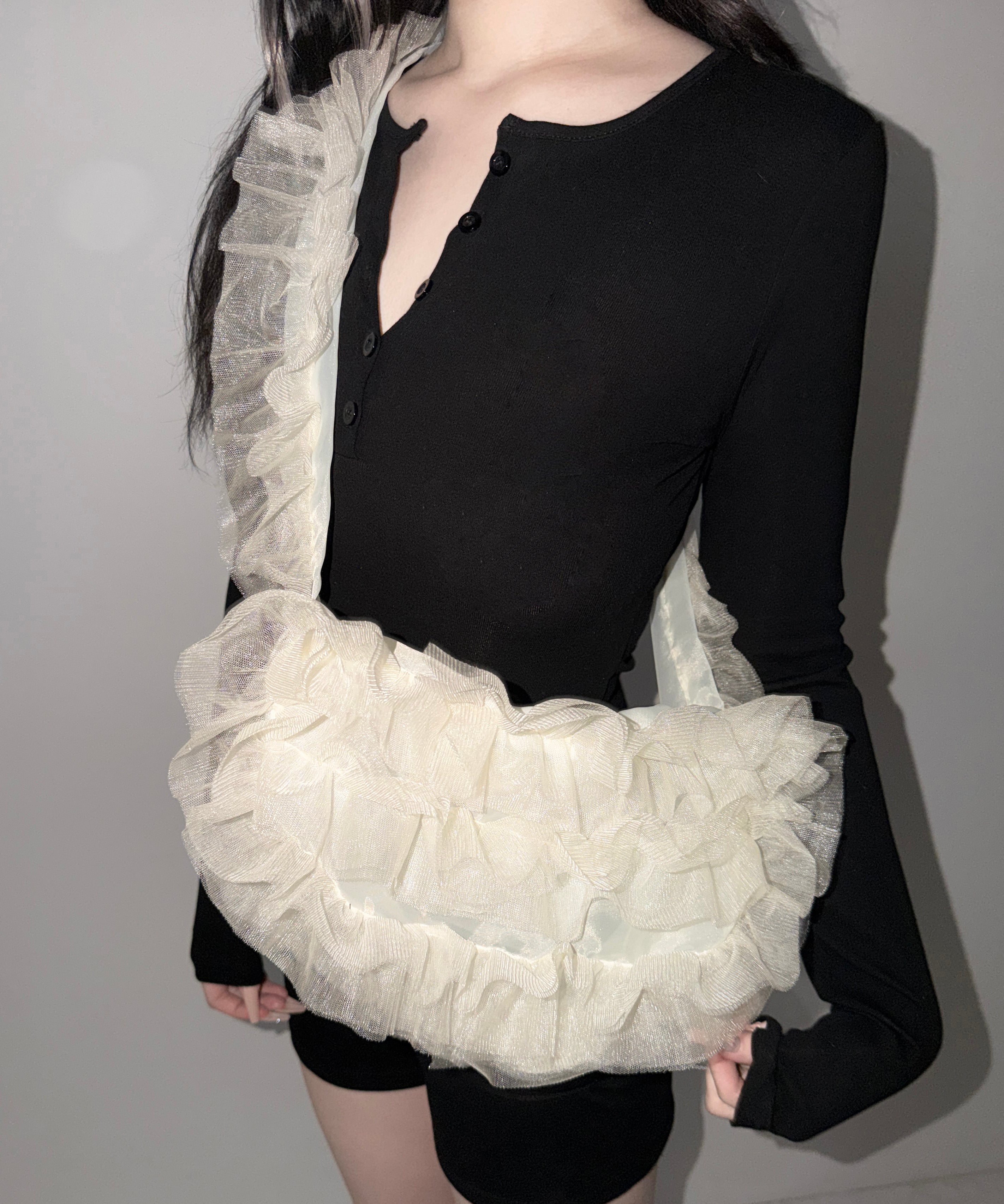 チュールフリルショルダーボディバッグ／ tulle frill shoulder body bag