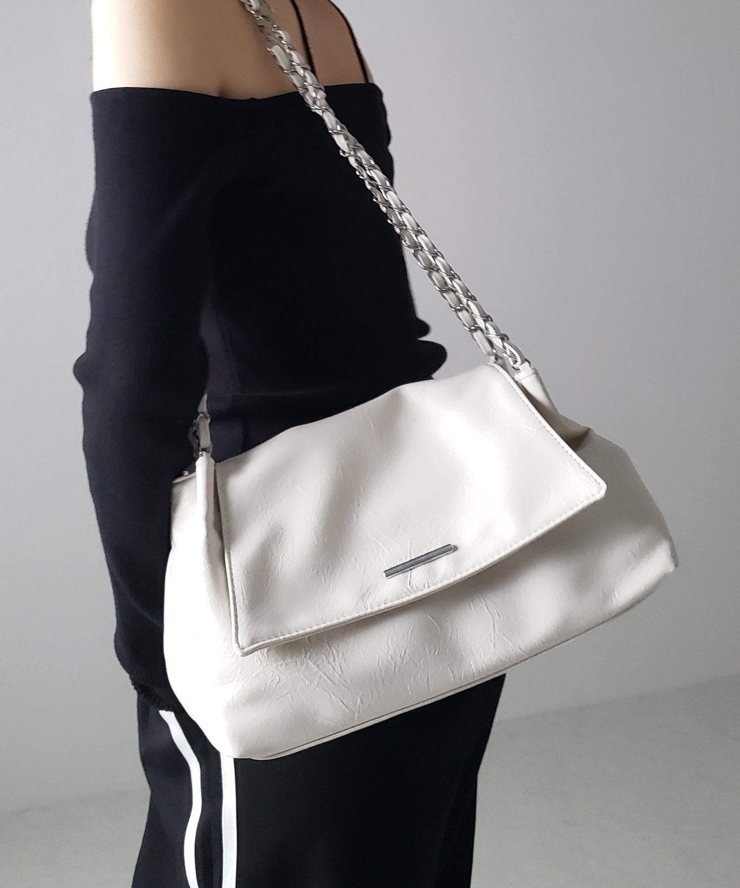 【 ３color 】チェーンフェイクレザーフラップショルダーバッグ ／ chain fake leather flap shoulder bag