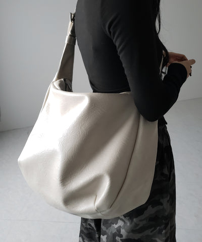 【 ２WAY ／ A4収納可 】ハトメデザインベルテッドワンハンドルショルダーバッグ ／ Eyelet design belted onehandle shoulder bag
