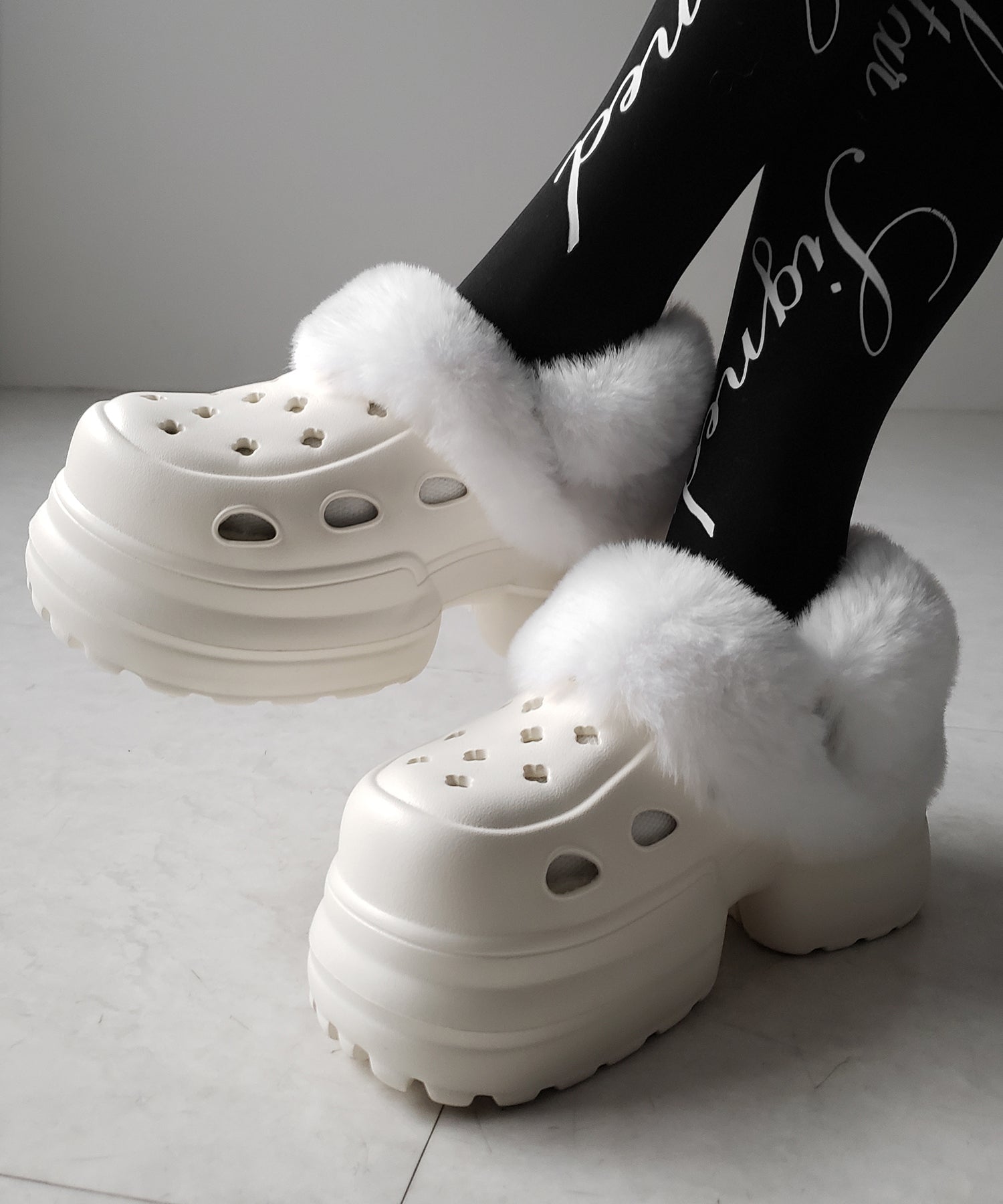 フェイクファー厚底クロッグサンダル ／ Fake fur platform clog sandals