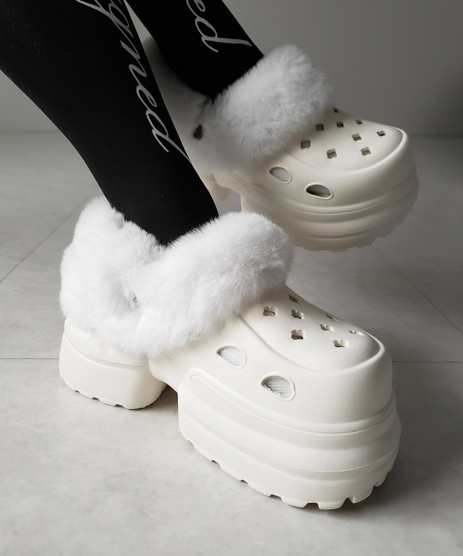 フェイクファー厚底クロッグサンダル ／ Fake fur platform clog sandals
