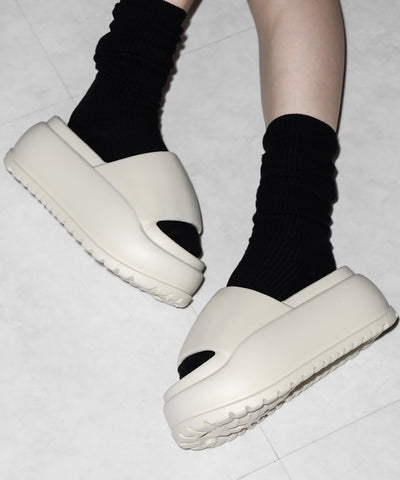 厚底ボリュームソールパフィースライドサンダル／platform volume sole puffy slide sandals