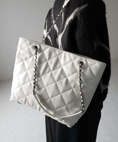 【 ３color ／ A4収納可 】キルティングチェーンスクエアトートショルダーバッグ ／ quilting chain square tote shoulder bag