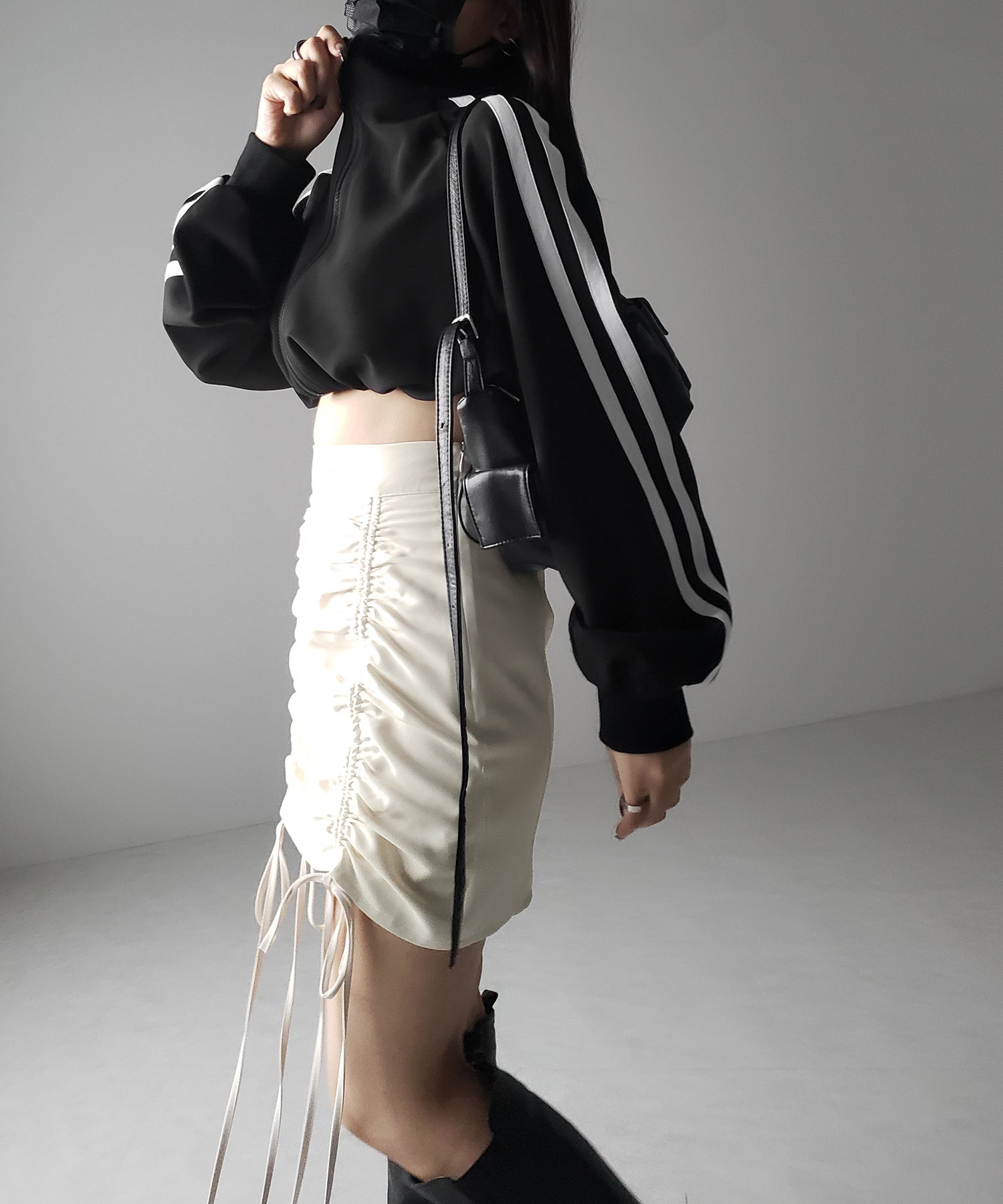 【 インパン裏地付 ／ セルフカット調節可能 】 ストラップダブルリボンシャーリングミニスカート ／ strap double ribbon shirring mini skirt
