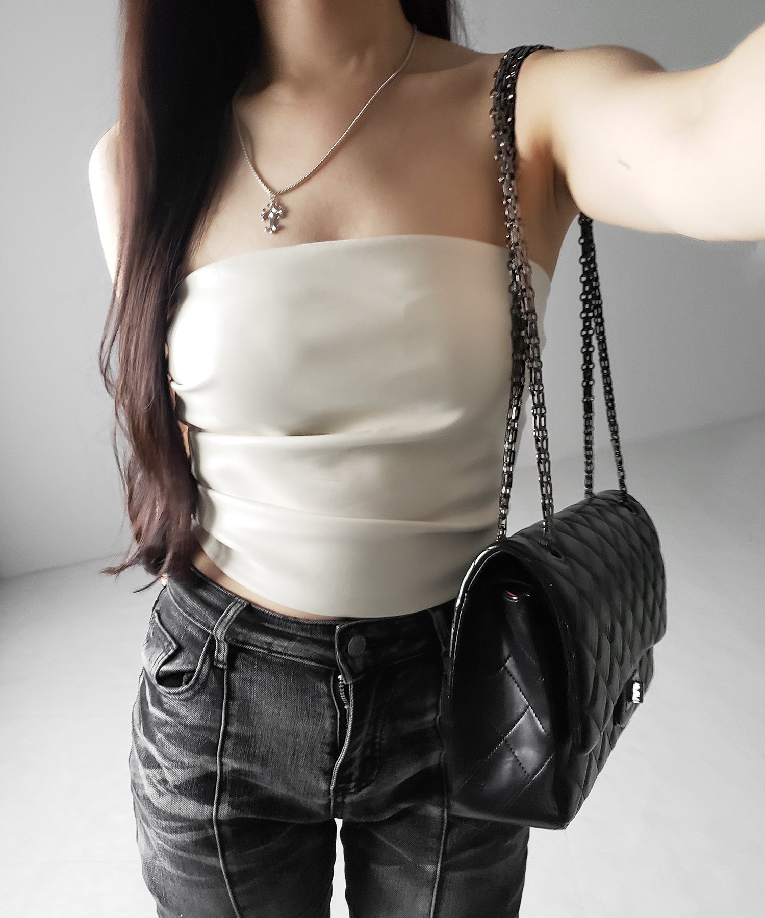 【 ２color 】サイドタックフェイクレザーショートベアトップ ／ side tuck fake leather short bare tops