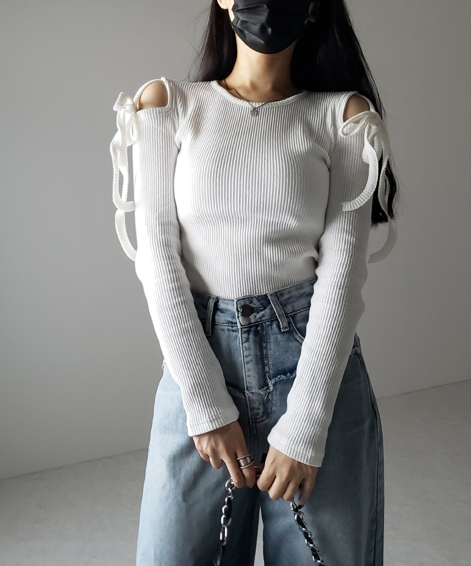 【 ３color 】カットアウトショルダーリボンリブトップス ／ Cut-out shoulder ribbon rib tops