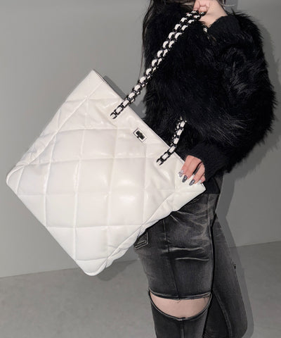 【 A4収納可 】キルティングスクエアチェーンバッグ/ quilted square chain bag