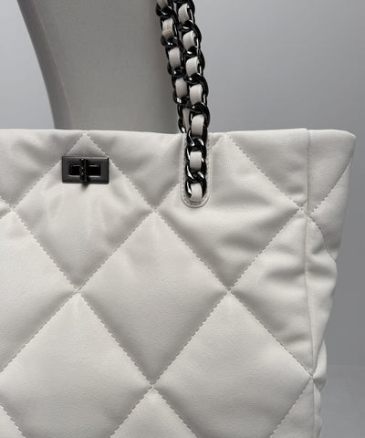 【 A4収納可 】キルティングスクエアチェーンバッグ/ quilted square chain bag