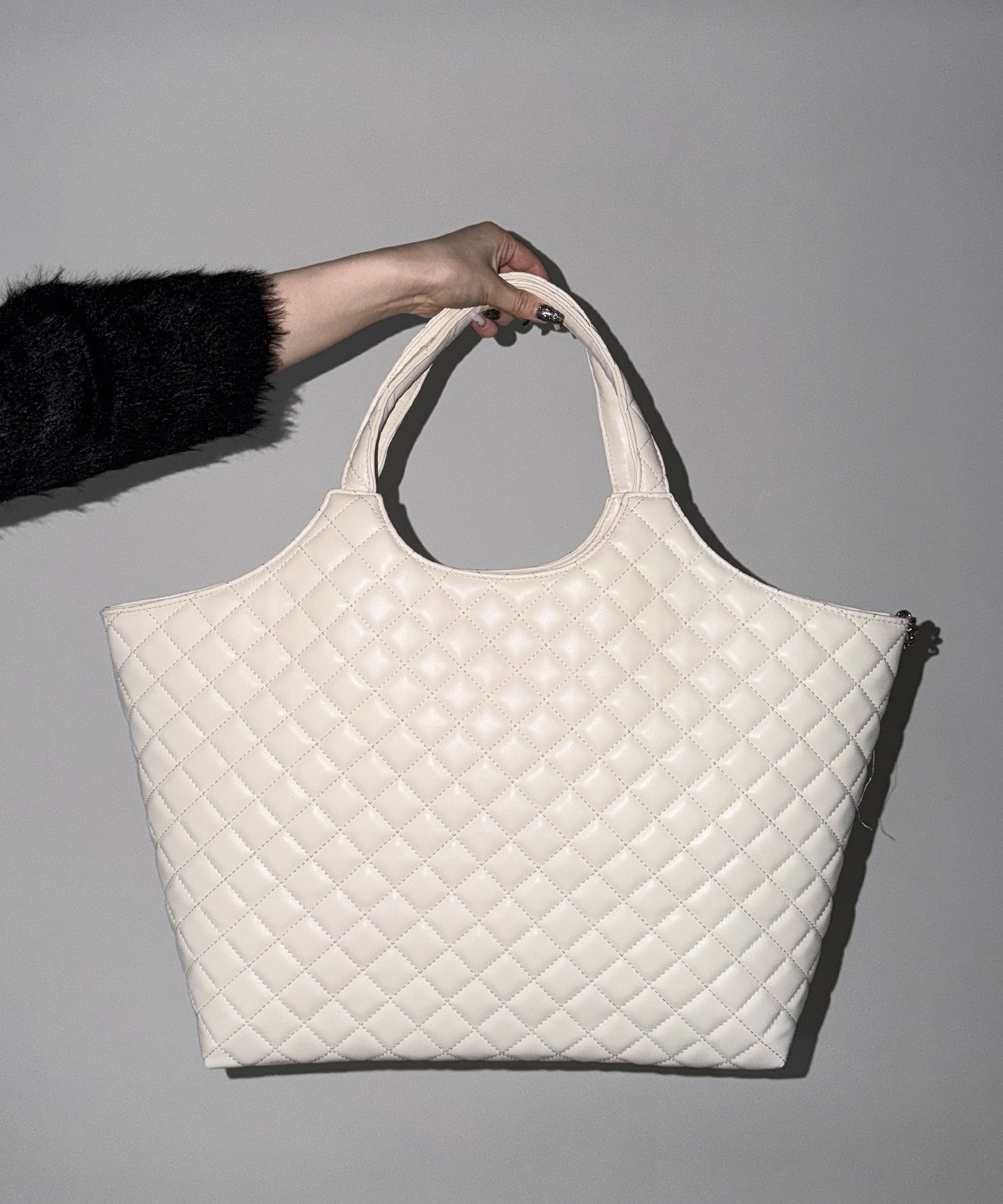 【 A4収納可 】フェイクレザーキルティングトートバッグ ／ fake leather quilted tote bag