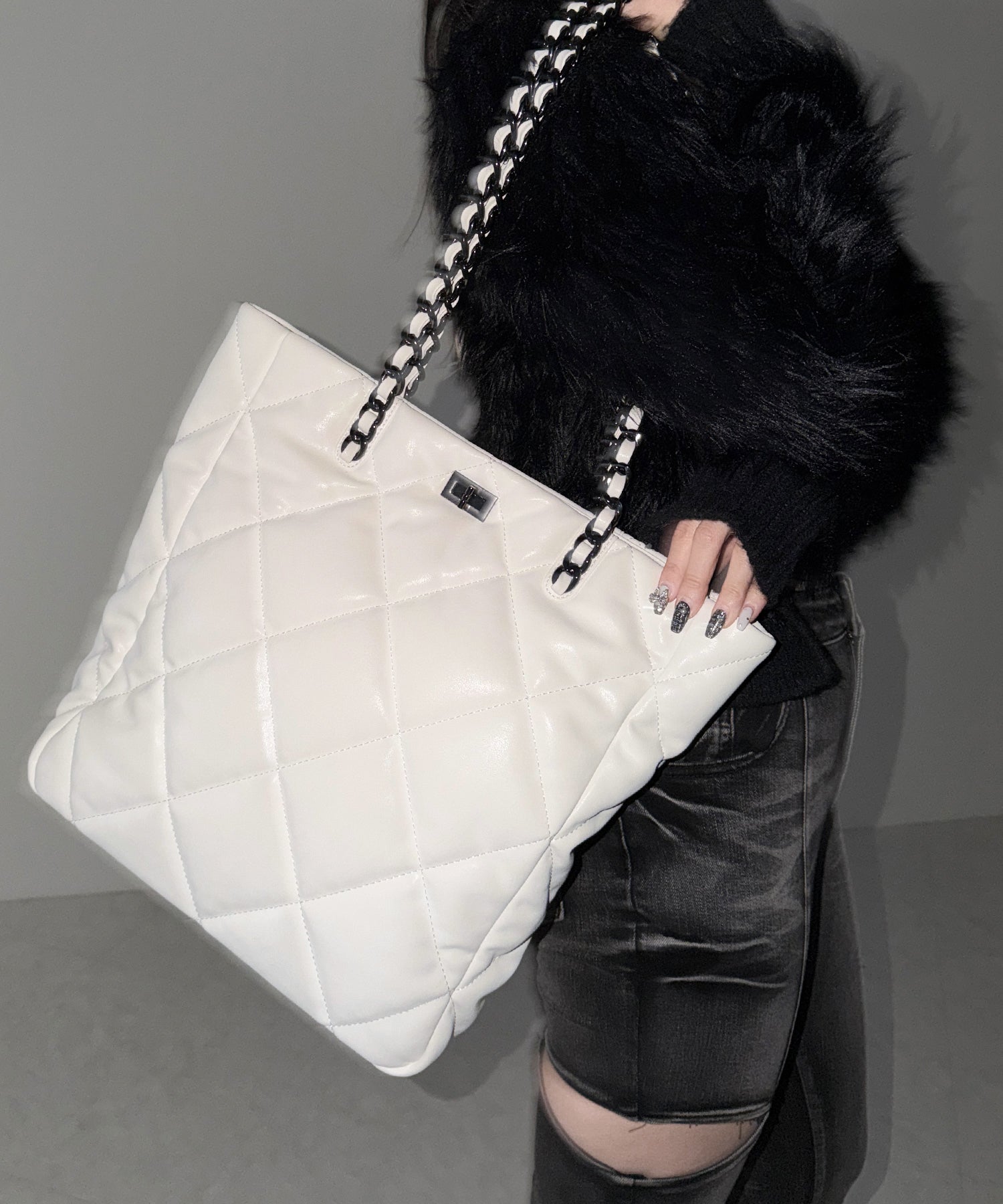 【 A4収納可 】キルティングスクエアチェーンバッグ/ quilted square chain bag