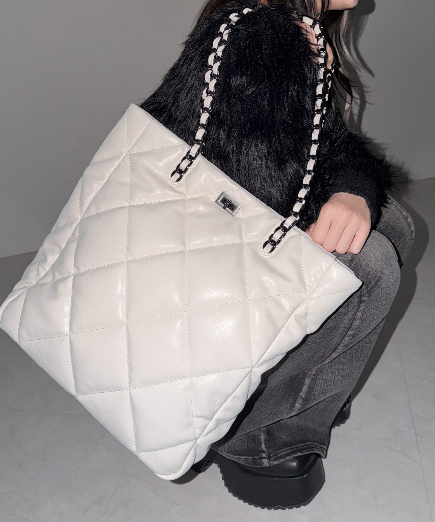 【 A4収納可 】キルティングスクエアチェーンバッグ/ quilted square chain bag