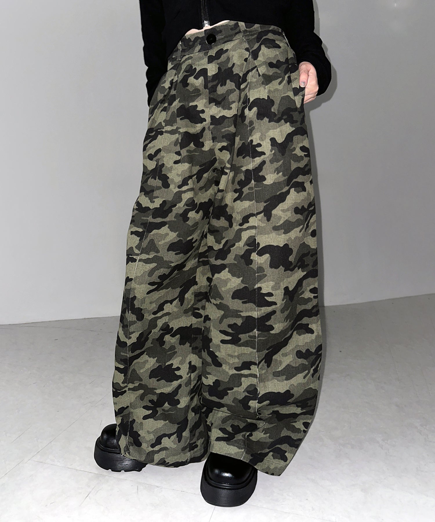 【 ２color ／ ４size 】ダブルタックヴィンテージカモフラージュワイドパンツ ／ double tuck vintage camouflage wide pants