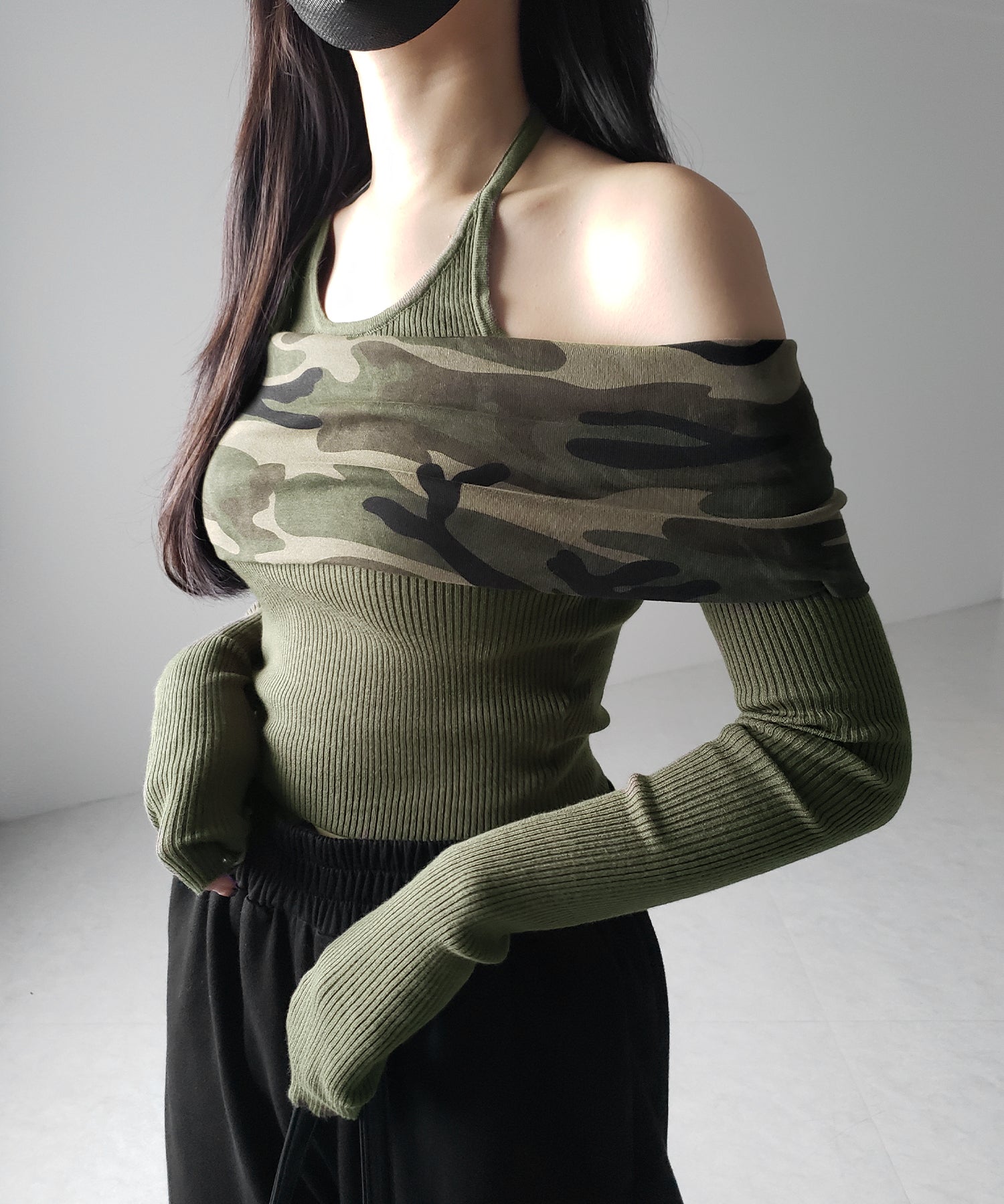 オフショルダーカモフラホルターネックリブニット ／ off shoulder camouflage halter neck lib knit