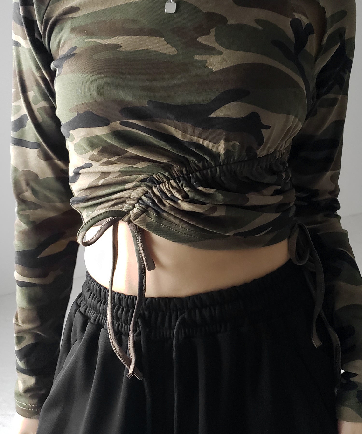 サイドシャーリングカモフラミリタリートップス ／ side shirring camouflage military tops